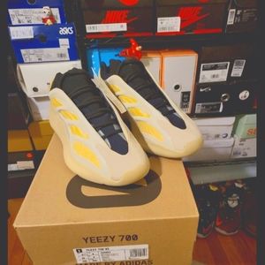 Yeezy 700 Safflower